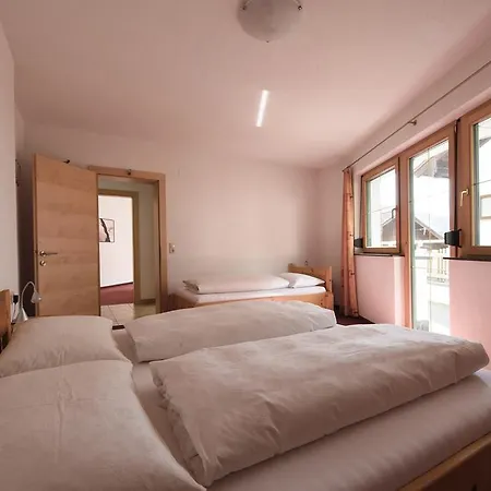 Strolz Apartment *
