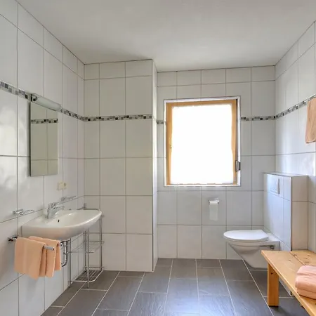 Strolz Apartment *