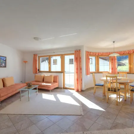 Strolz Apartment *
